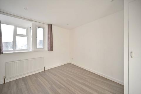 2 bedroom flat to rent, The Triangle, Kingston, Kingston upon Thames, KT1