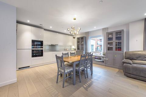 3 bedroom flat to rent, Felar Walk, Colindale, London, NW9