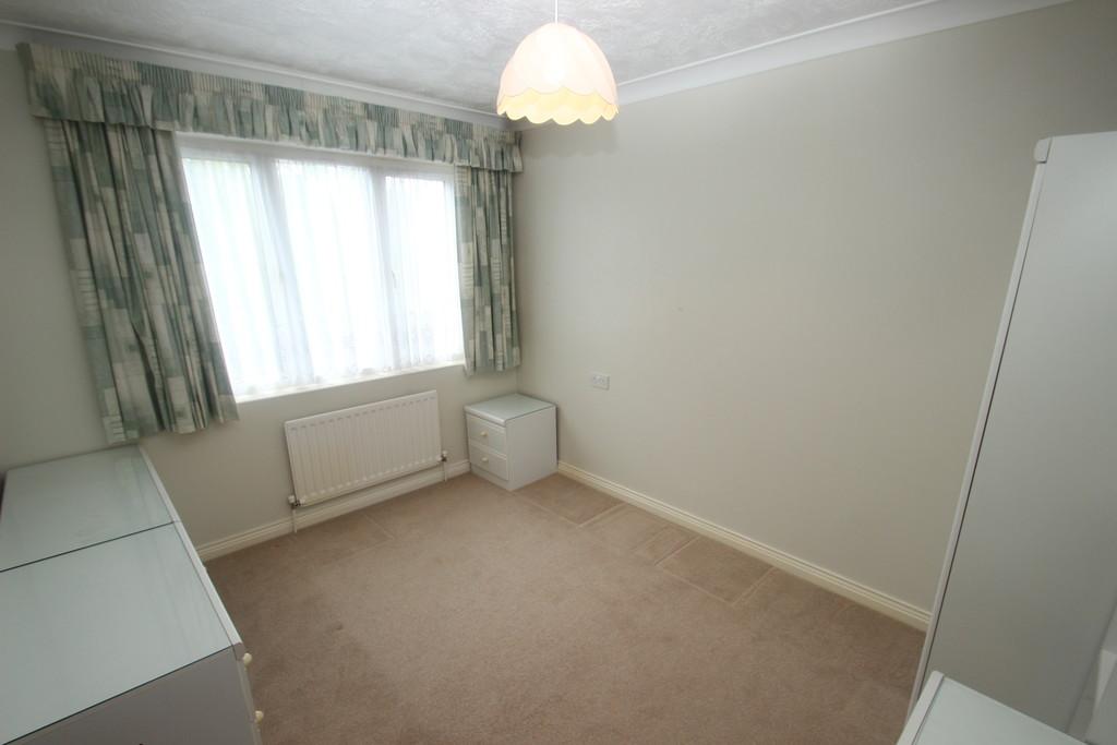 17 The Leas Bed2