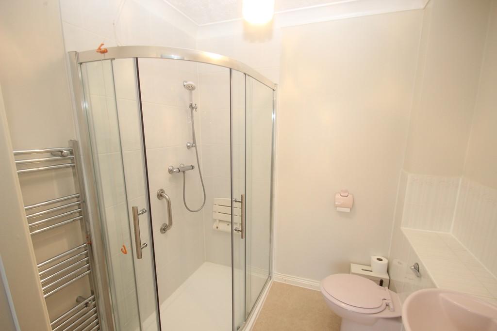 17 The Leas Shower