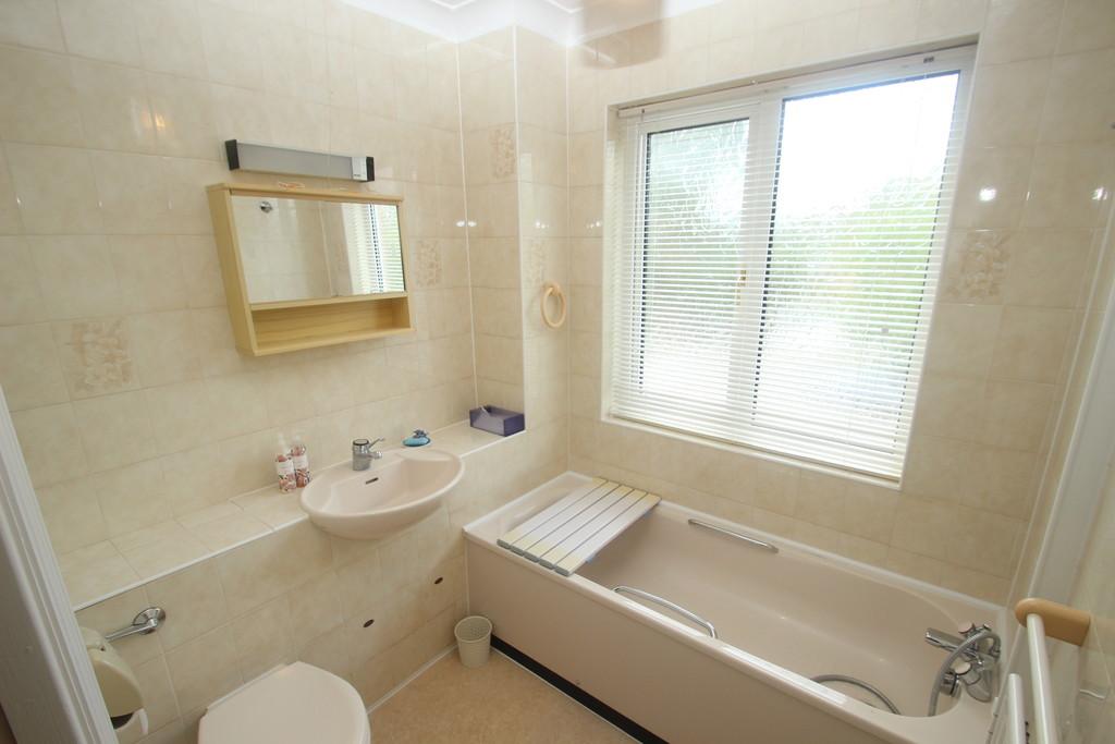 17 The Leas Bath