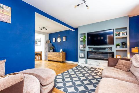 3 bedroom detached house for sale, Wellingborough Road, Rushden NN10