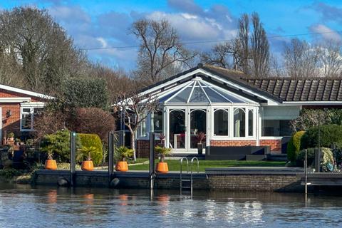 undefined, Thames Meadow, Shepperton