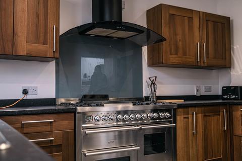 5 bedroom end of terrace house for sale, Hulton Street, Manchester