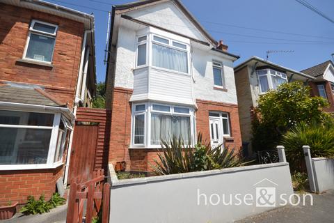 3 bedroom detached house for sale, Pine Road, Winton