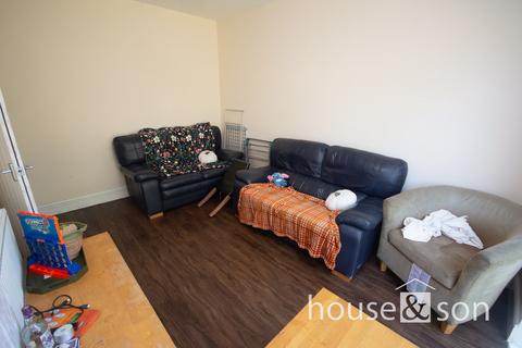 3 bedroom detached house for sale, Pine Road, Winton