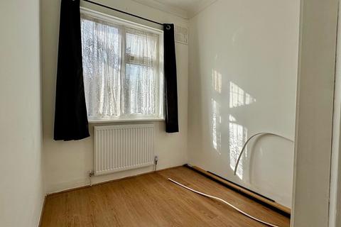 3 bedroom terraced house to rent, Tavistock Road, Yiewsley