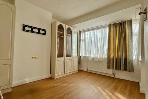 3 bedroom terraced house to rent, Tavistock Road, Yiewsley