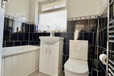 3 bedroom terraced house to rent, Tavistock Road, Yiewsley