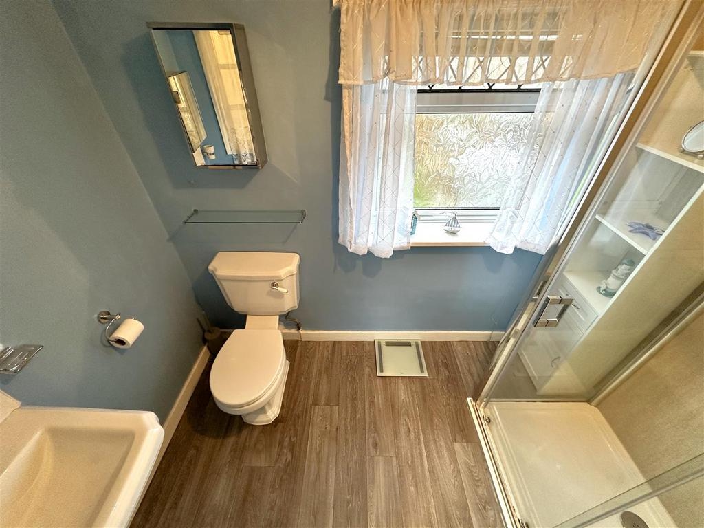 Shower Room 687