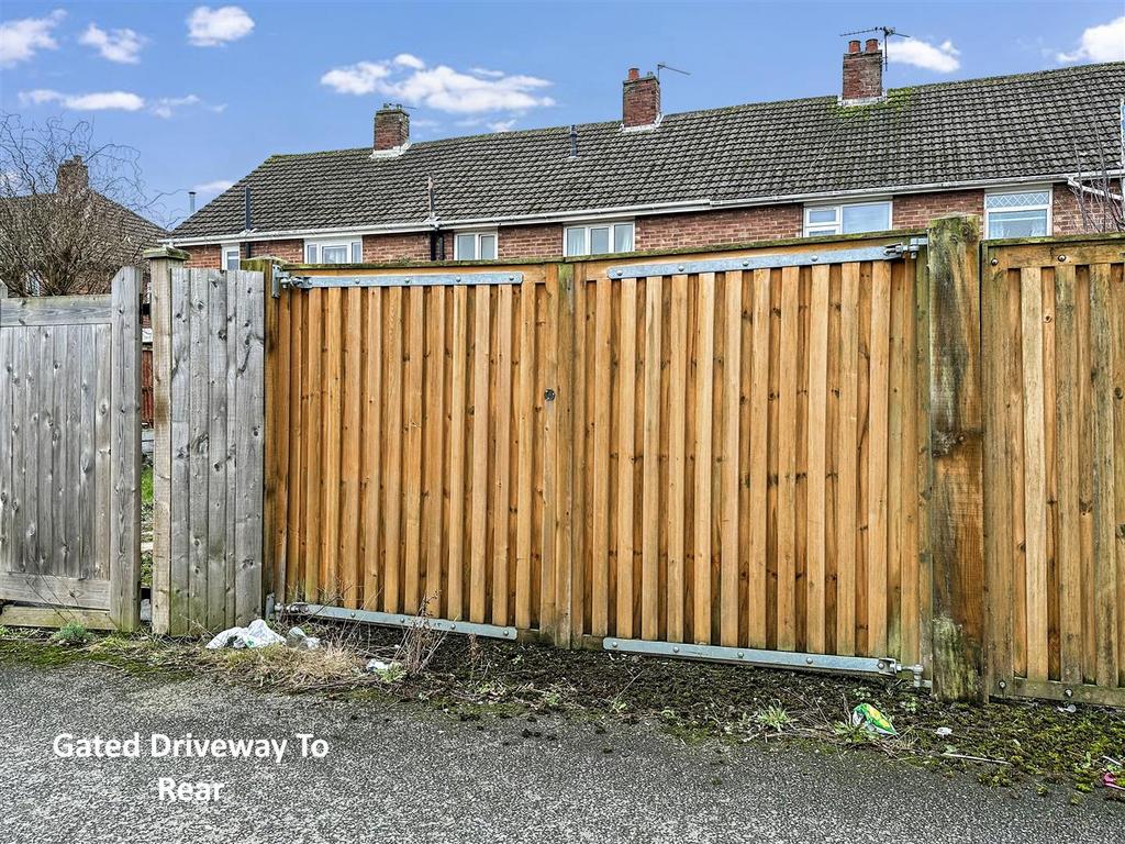 Gated Driveway 746