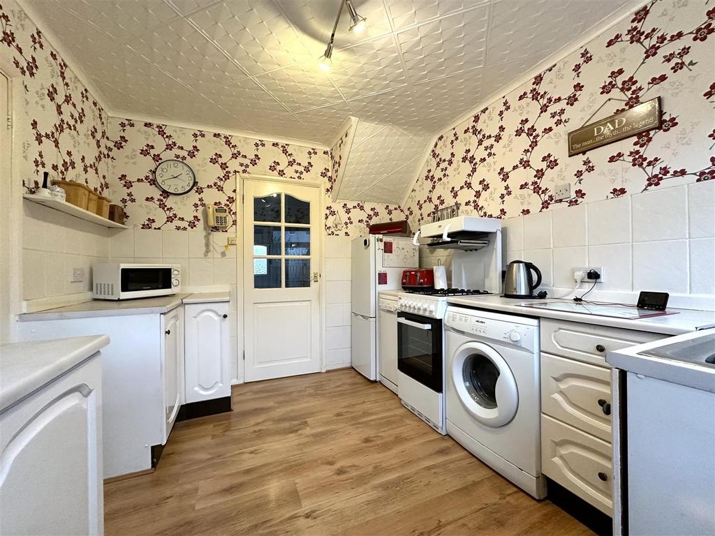 Fitted Kitchen 660