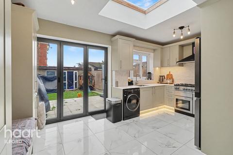 4 bedroom terraced house for sale, Gordon Road, Ilford