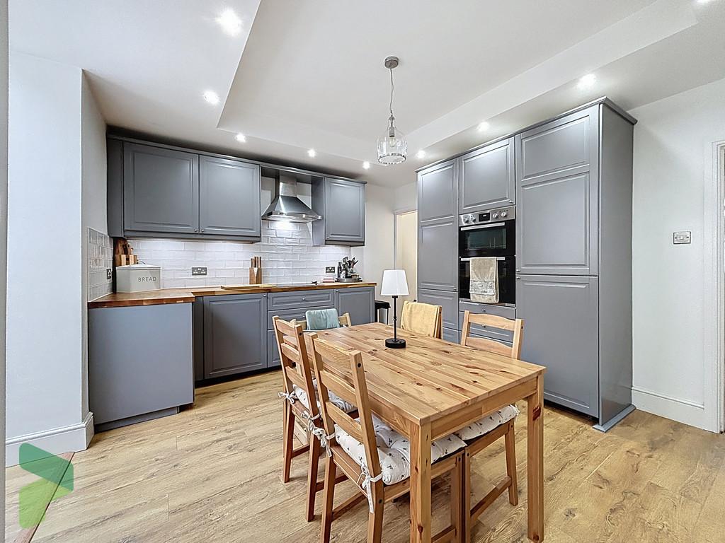 Dining kitchen