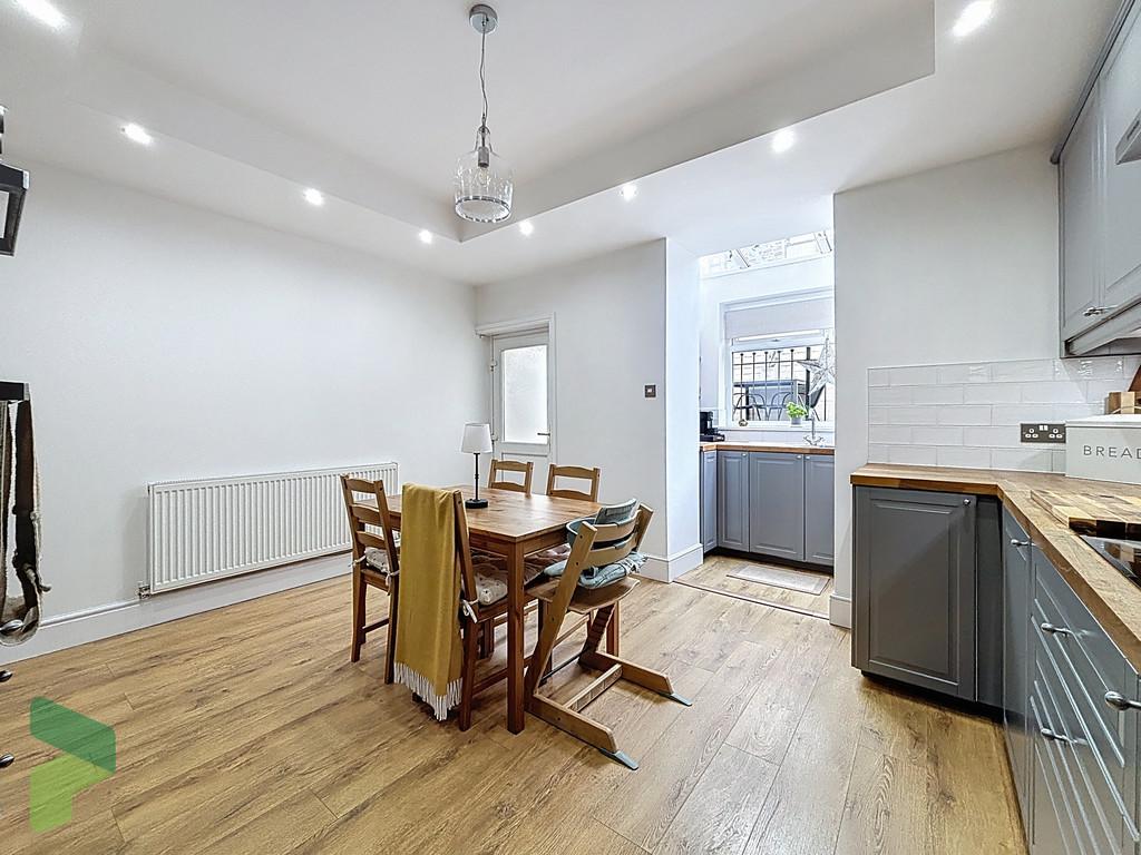 Dining kitchen