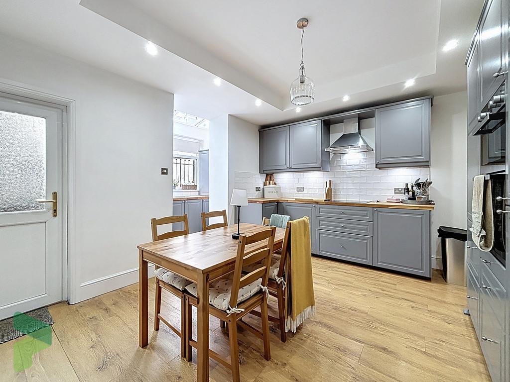 Dining kitchen