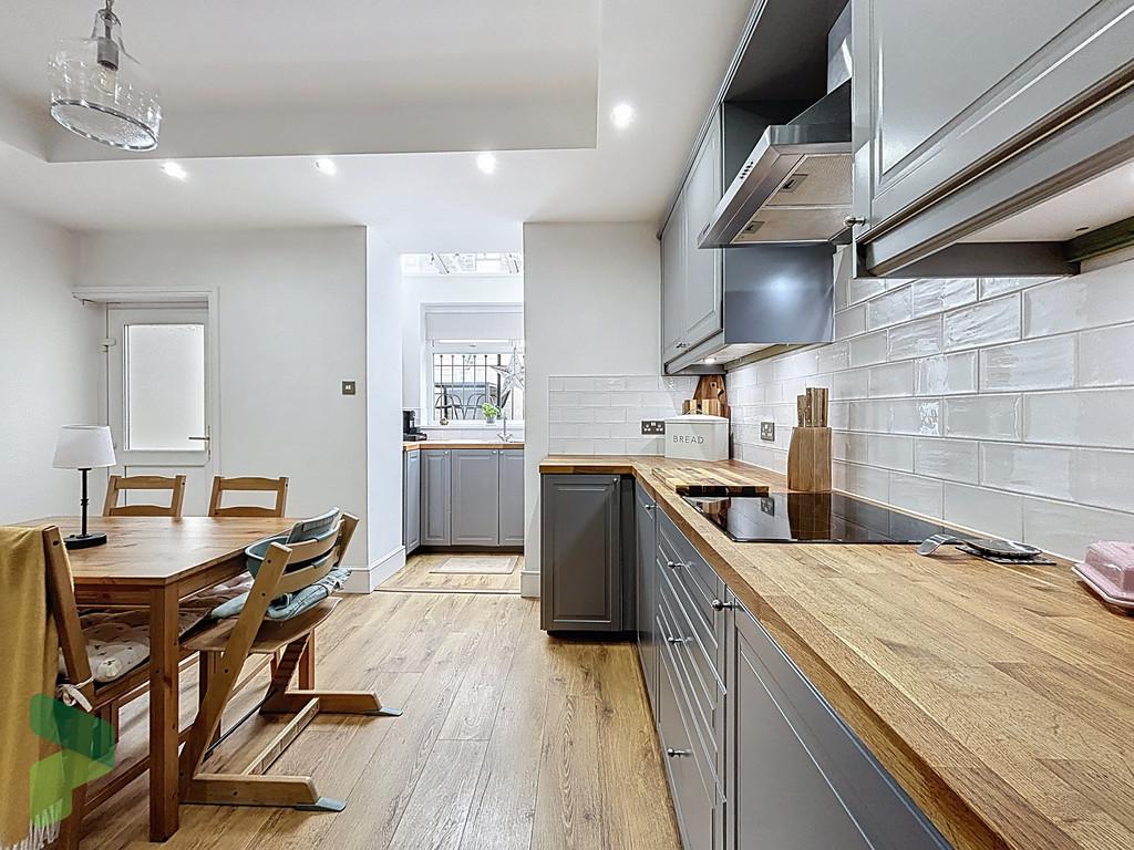 Dining kitchen