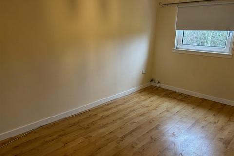 3 bedroom terraced house to rent, Carbarns West, Wishaw