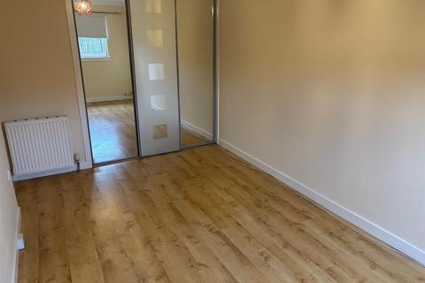 3 bedroom terraced house to rent, Carbarns West, Wishaw