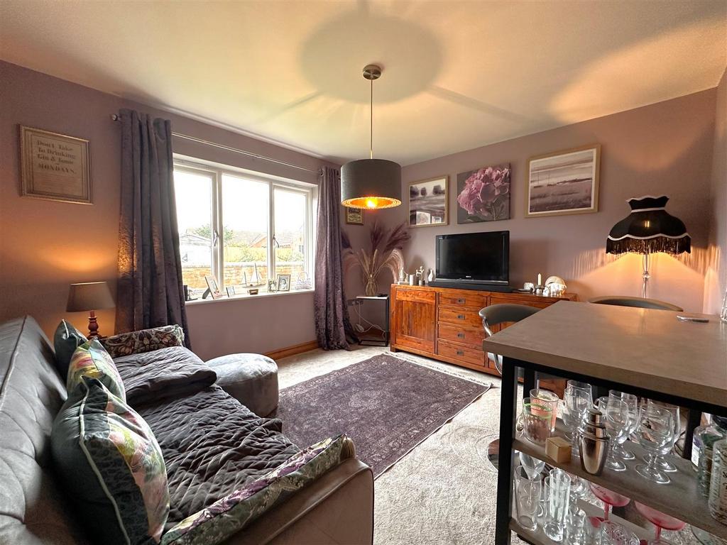 Dining/Sitting Room 931