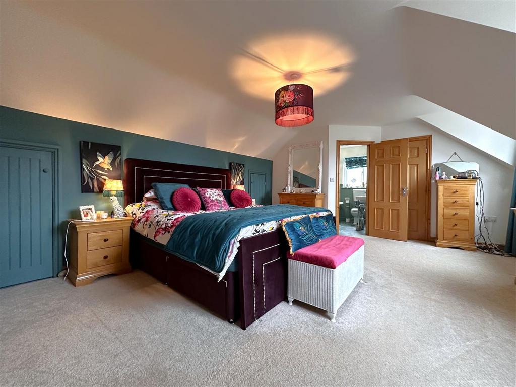 Bedroom Into En-Suite 990