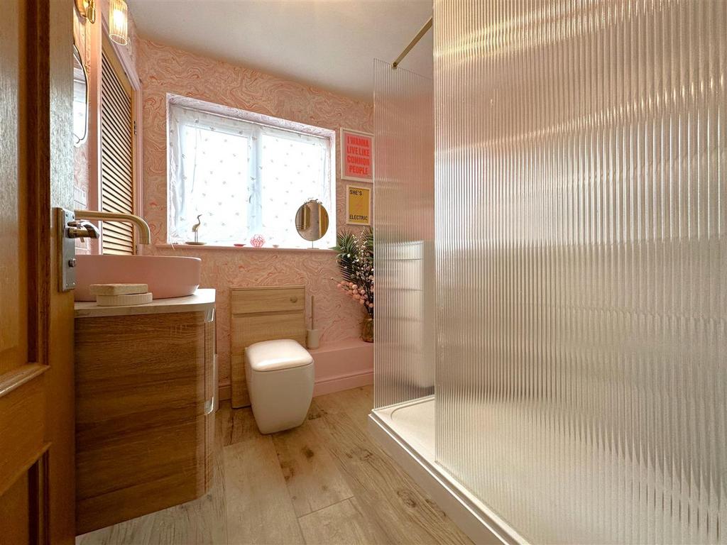 Family Shower Room 848