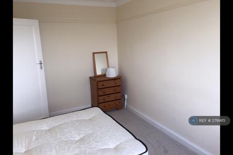 2 bedroom flat to rent, Fairfield Court, London, SW18