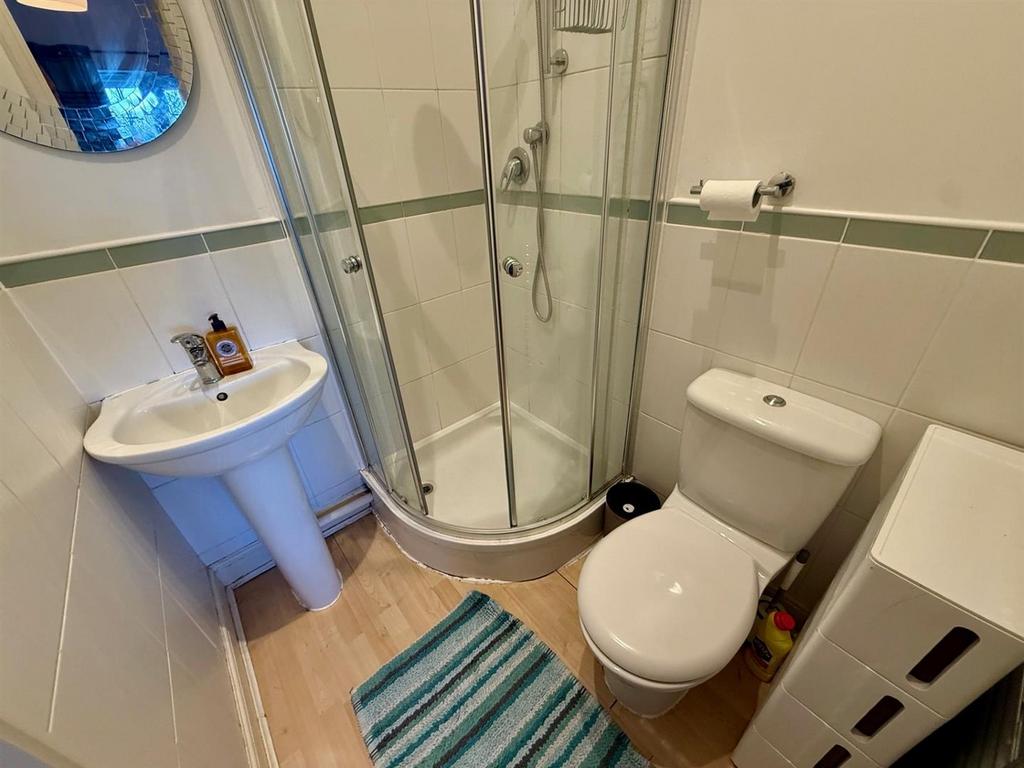 TW7 En Suite.jpg