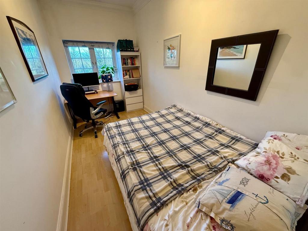 TW7 Bed2.jpg