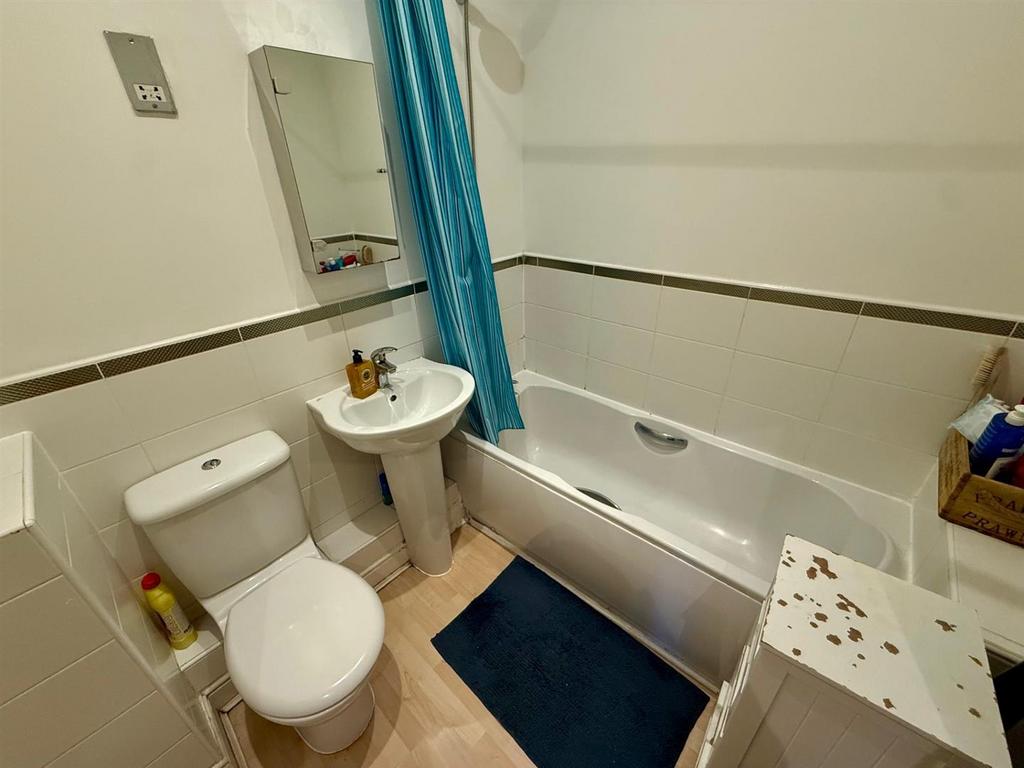 TW7 Bathroom.jpg