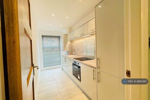 2 bedroom flat to rent, Demesne Road, Manchester, M16
