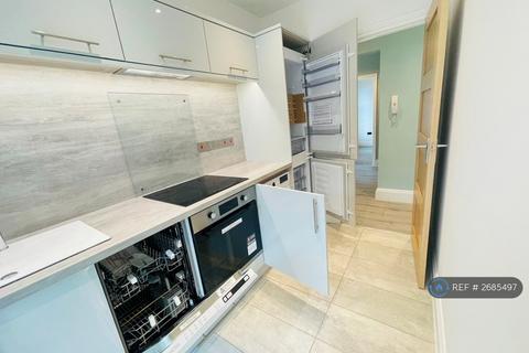 2 bedroom flat to rent, Demesne Road, Manchester, M16