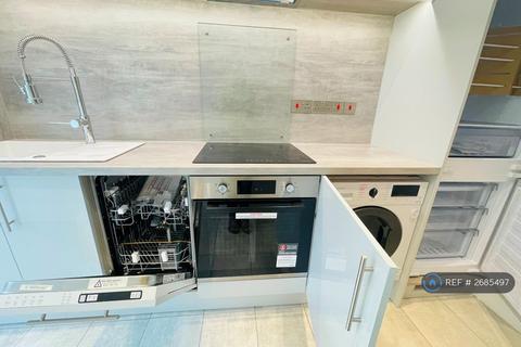 2 bedroom flat to rent, Demesne Road, Manchester, M16