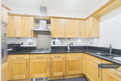 2 bedroom flat to rent, Warren House, London, W14