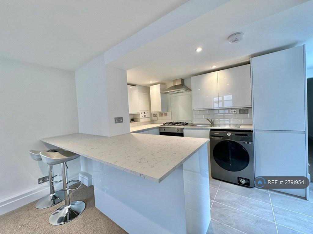 Kitchen And Breakfast Bar