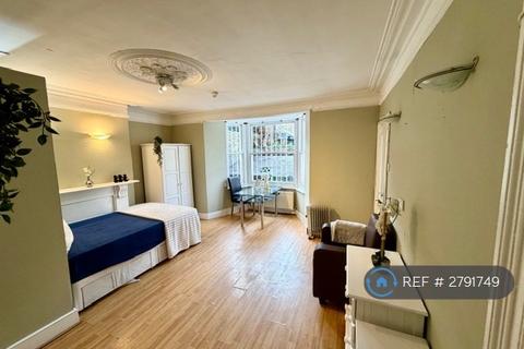 1 bedroom in a house share to rent, Hammersmith Grove, London, W6