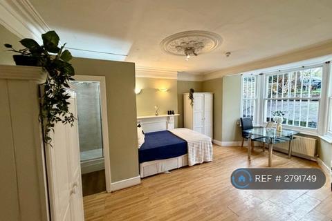 1 bedroom in a house share to rent, Hammersmith Grove, London, W6
