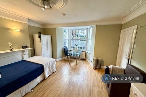 1 bedroom in a house share to rent, Hammersmith Grove, London, W6