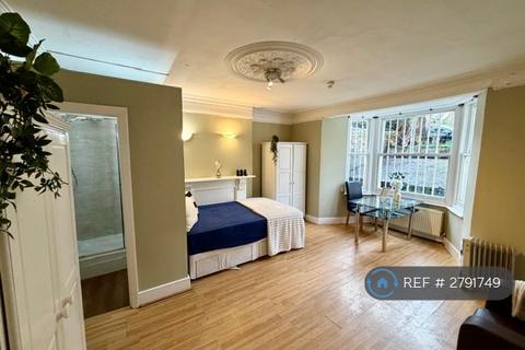 1 bedroom in a house share to rent, Hammersmith Grove, London, W6