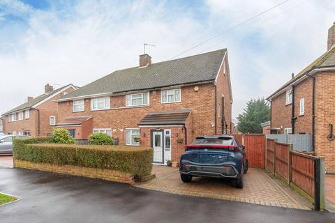4 bedroom semi-detached house for sale, Binyon Crescent,, Stanmore, HA7