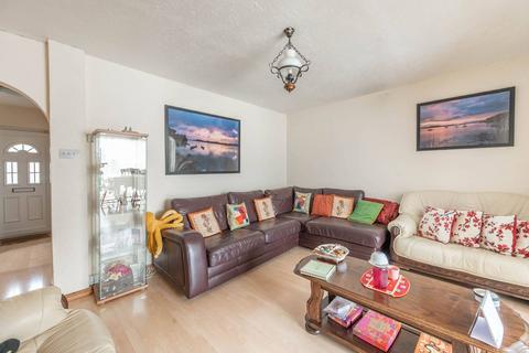 4 bedroom semi-detached house for sale, Binyon Crescent,, Stanmore, HA7