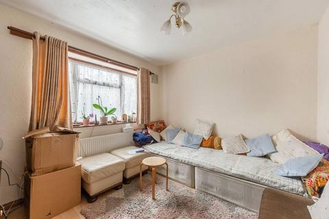 4 bedroom semi-detached house for sale, Binyon Crescent,, Stanmore, HA7