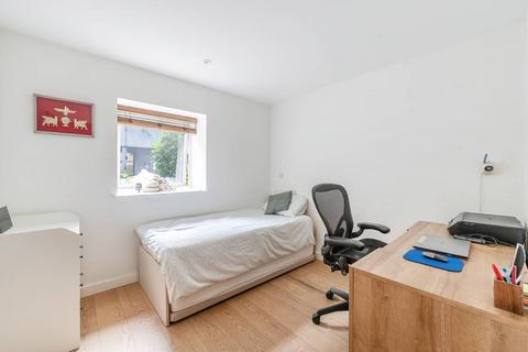 2 bedroom flat for sale, Howard Road, Stanmore, HA7