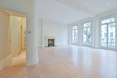 4 bedroom flat to rent, Queens Gate, South Kensington, London, SW7