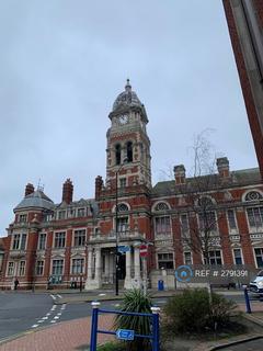 3 bedroom maisonette to rent, South St, Eastbourne, BN21