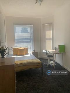 4 bedroom flat to rent, Fallowfield, Manchester, M14