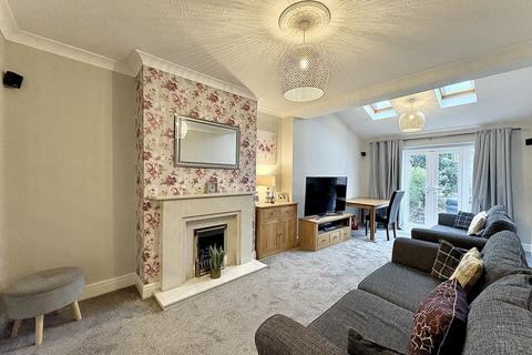 3 bedroom semi-detached house for sale, Queens Road, SEDGLEY, DY3 1HJ