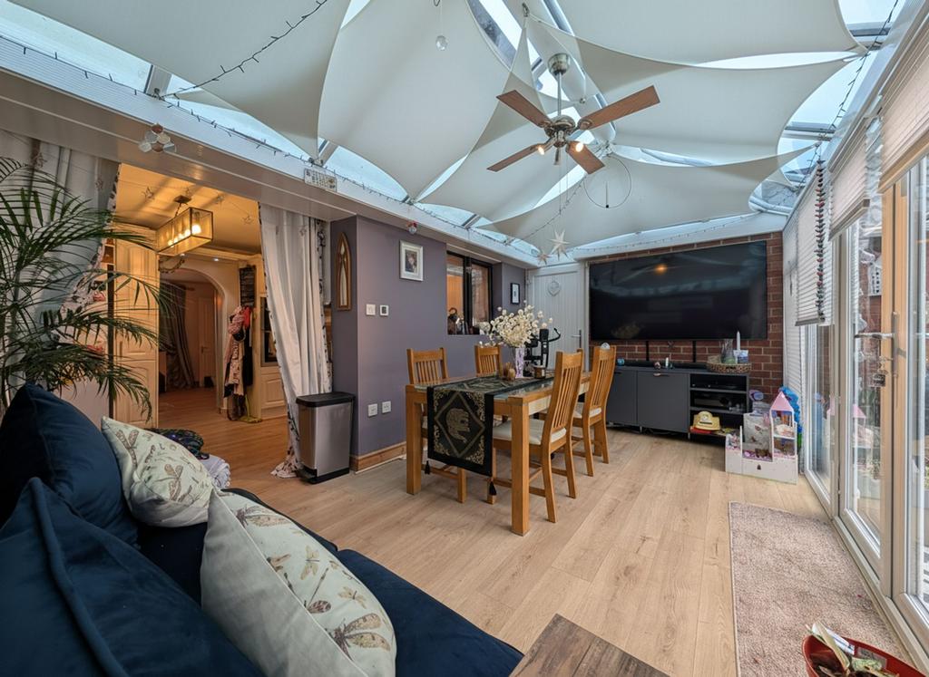 Conservatory/Dining Room