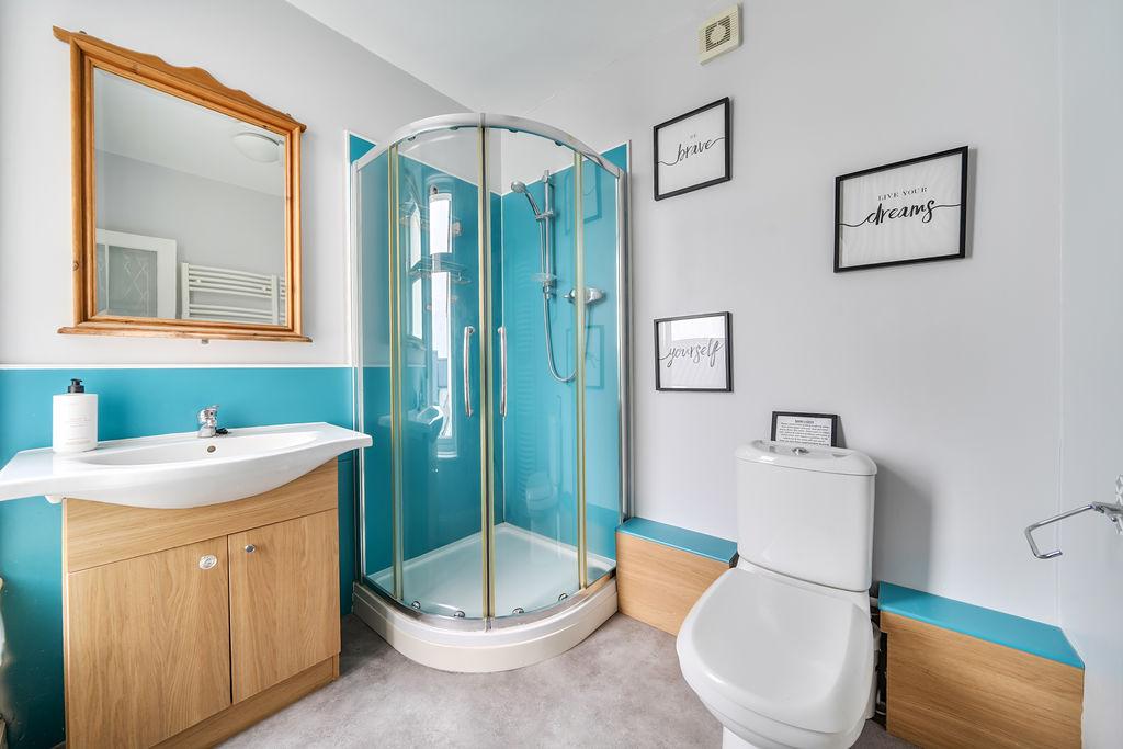 En Suite to Bedroom