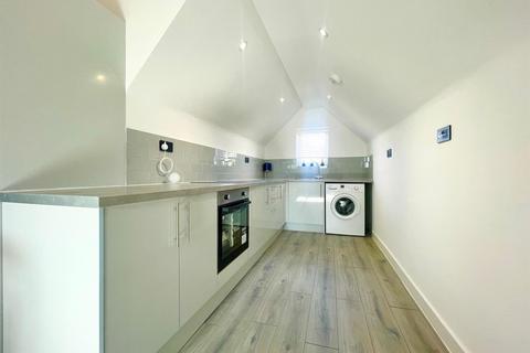 2 bedroom flat to rent, 74 Higham Hill Road, London E17